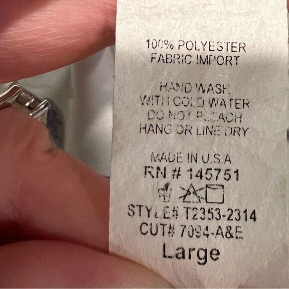 41 Hawthorn blue and white sleeveless blouse with button front and tie neckline - Picture 7 of 7